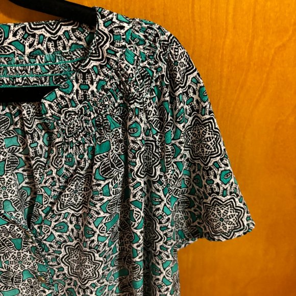 DANA Buchman Black and Green V-Neck Blouse sz M - Picture 4 of 13